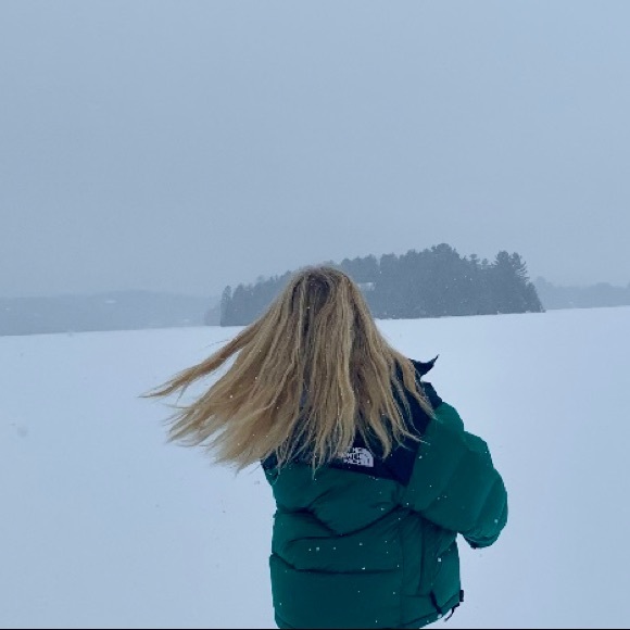 Meet your Posher, Tanis - Picture 1 of 1